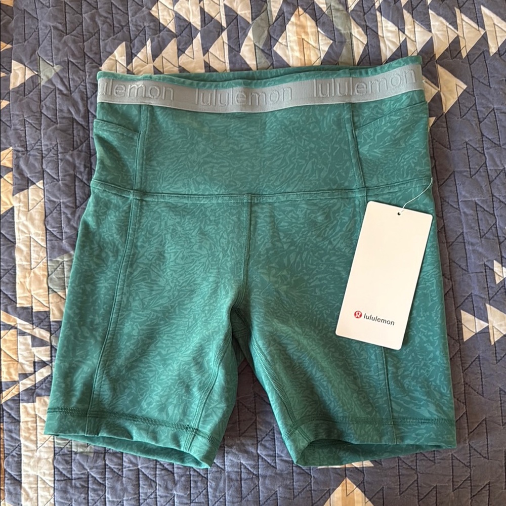NWT women’s lululemon Wunder train shorts size 4